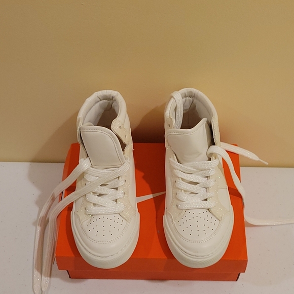 GAP Other - Gap Sparkling White Girls Sneakers, Size 13